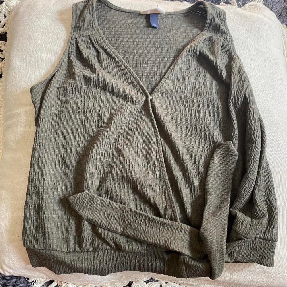 Universal Threads Crossover Top - Picture 4 of 4